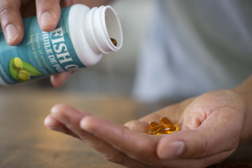 how omega-3 fish oil helps your brain and has other benefits
